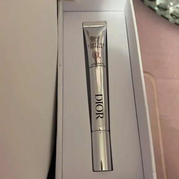 DiorVanity Case—Headband-Towel- Full Size Hyalushot - Picture 16 of 16